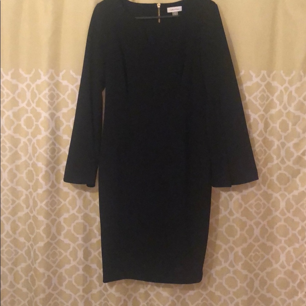Black flutter-sleeve dress. Fits like a glove 😍